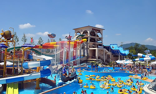 7월 생산자물가 중 서비스 품목군은 전월보다 0.4%나 상승했다. 휴양콘도(16.1%), 호텔(5.3%), 국제항공여객(7.8%), 소프트웨어개발공급(4.3%) 등의 오름폭이 특히 컸다.