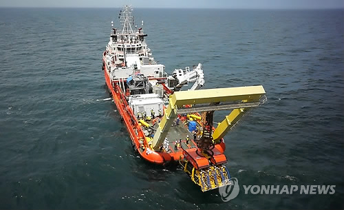 정부가 향후 10년간 국내외에서 벌일 자원개발 사업의 방향과 정책적 지원 계획을 수립한다. 해저자원 탐사 작업 모습.