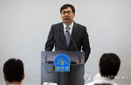 정승면 법무부 법무심의관이 23일 서울 서초동 서울고검 기자실에서 상가건물임대차보호법 개정안 관련 브리핑을 하고 있다.