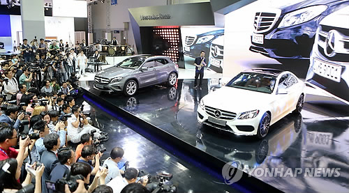 메르세데스-벤츠가 '더 뉴 C클래스'와  '더 뉴 GLA클래스'를 국내에 최초로 공개하고 있다.