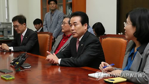 새누리당 나성린 정책위 수석부의장이 23일 국회에서 열린 새누리당 공무원연금개혁 태스크포스(TF) 첫 회의에서 모두발언하고 있다.