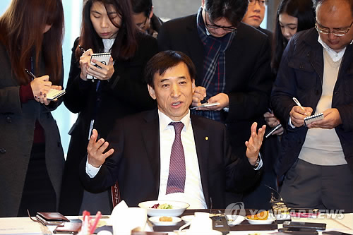 이주열 한국은행 총재가 19일 오전 서울 중구 남대문로 한국은행에서 경제동향간담회를 주재하고 있다.