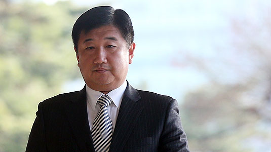 정윤회씨 국정개입에 관한 청와대 내부 문건의 유출 의혹을 받고있는 박관천 경정이 4일 오전 조사를 받기 위해 서초동 서울중앙지검에 출석하고 있다.