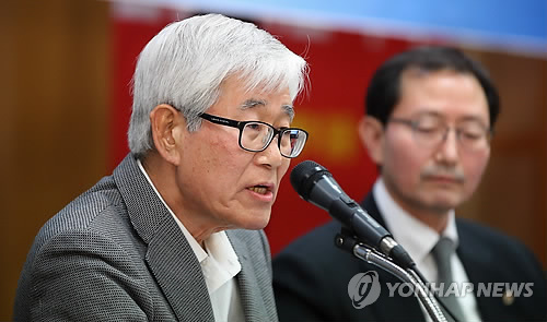 30일 오후 서울 용산구 이촌동 대한의사협회에서 강신몽 의료감정조사위원회 위원장이 故 신해철 씨 사망에 대한 감정 결과를 발표하고 있다.