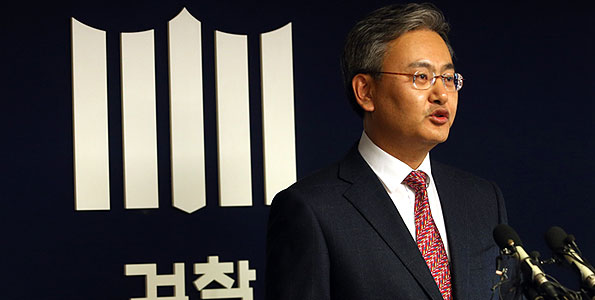 5일 오후 서울 서초구 서울중앙지방검찰청에서 유상범 서울중앙지검 3차장이 비선개입 논란을 불러온 '정윤회 문건' 내용의 진위, 유출 경로 등과 관련해 중간수사결과를 발표하고 있다.