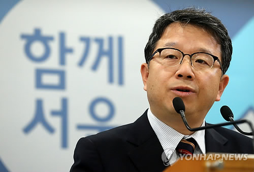 5일 서울시청에서 진희선 서울시 주택건축국장이 제2롯데월드 안전관리와 관련한 언론브리핑을 하고 있다.