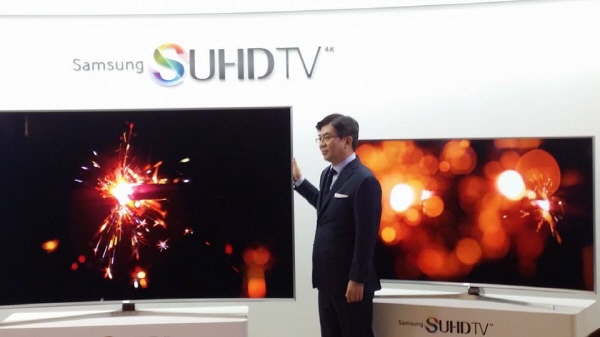김현석 삼성전자 영상디스플레이사업부장 겸 사장이 5일 서울 강남구 역삼동 라움에서 열린 삼성전자 SUHD TV 출시설명회에서 SUHD TV를 소개하고 있다.(박성민 기자)