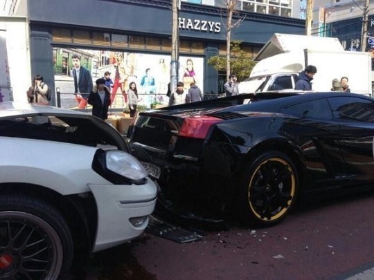 SM7과 람보르기니 추돌사고 장면