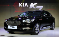 기아자동차는 2015 상하이 국제모터쇼 언론공개일 행사에서 신형 K5를 중국에 최초 공개하고 프리미엄 대형 세단 K9을 중국 시장에 출시했다