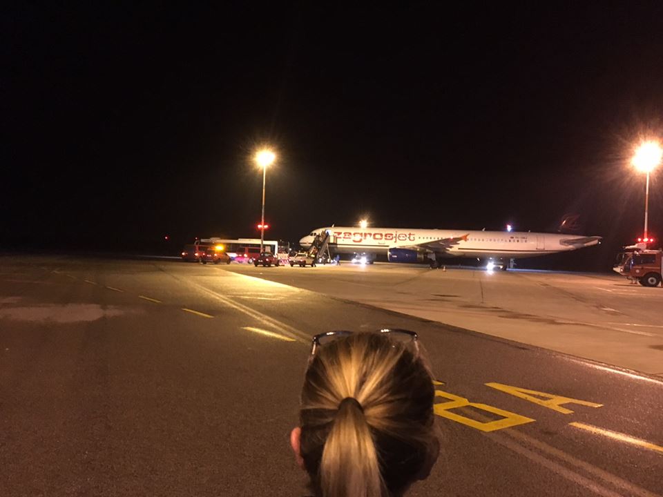 이라크 기독교인 난민들이 전세기에 오르는 모습