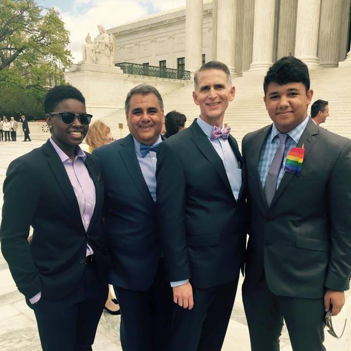 동성애자 커플과 입양한 두 자녀