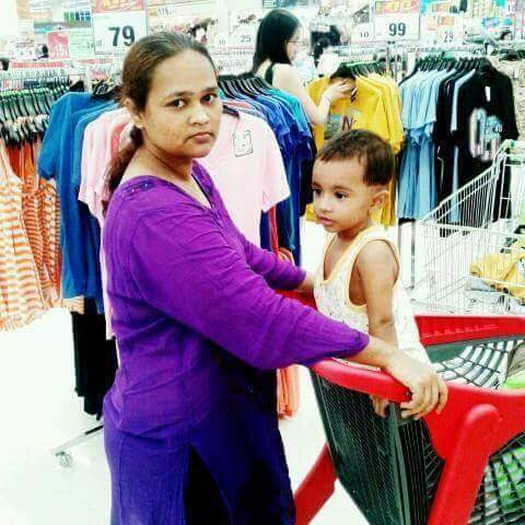 태국의 한 구치소에서 사망한 사미나 파이잘과 아들