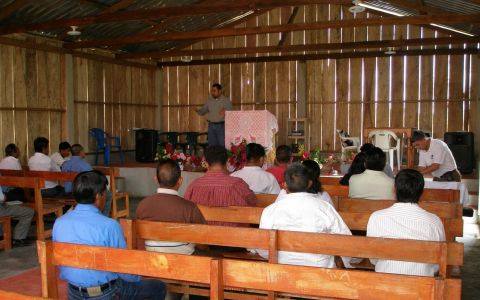 예배드리고 있는 멕시코 개신교인들