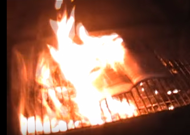 불타고 있는 성경