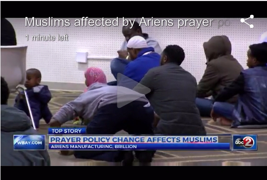 작업 시간 중 기도하는 무슬림들