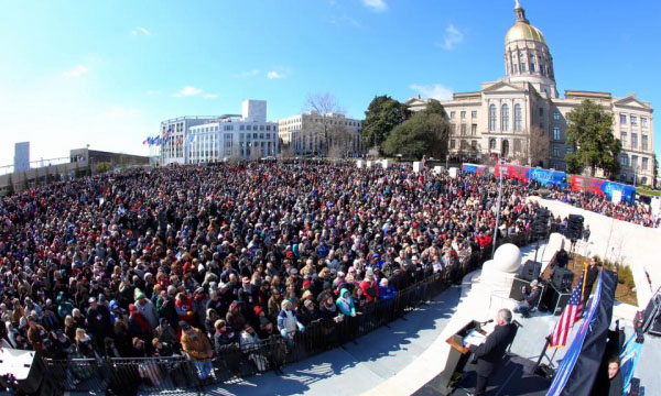 약 7천명이 참석한 가운데 열린 조지아주 애틀란타에서의 기도회