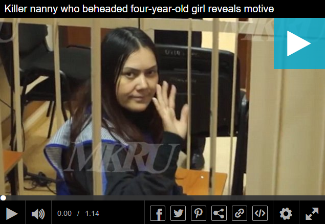 4세 여아를 참수한 무슬림 보모가 법정에서 미소를 지으며 손을 흔들고 있다