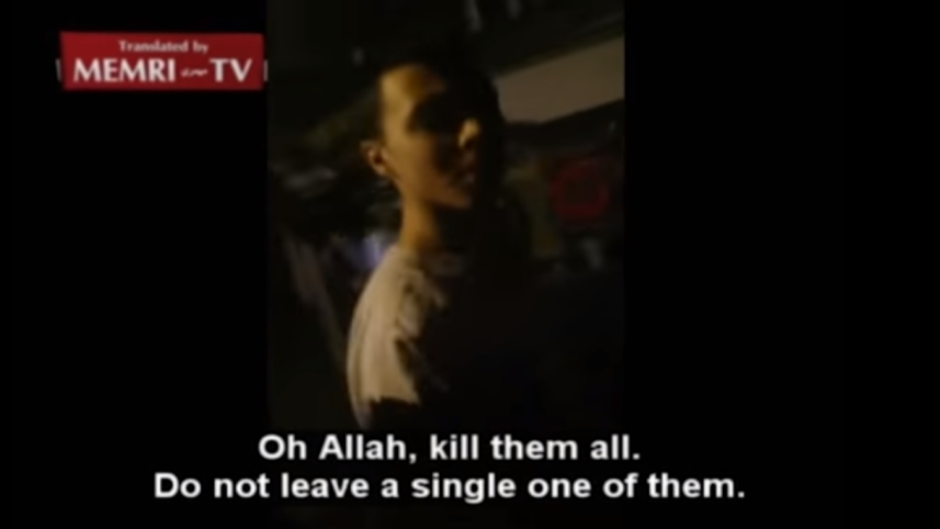 "알라여, 기독교인들을 모두 죽이소서"라고 외치고 있는 10대 무슬림 청소년