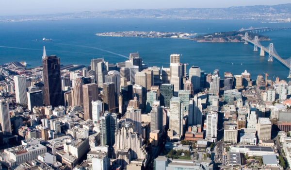 오피스 빌딩이 즐비한 샌프란시스코 다운타운 전경
