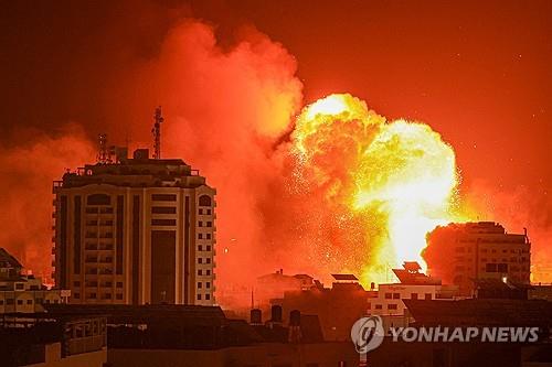 이스라엘에 보복 폭격을 받는 가자지구