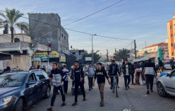 24일(현지시간) 휴전 발효된 첫날 거리를 안전하게 걷는 팔레스타인 가자지구 주민들