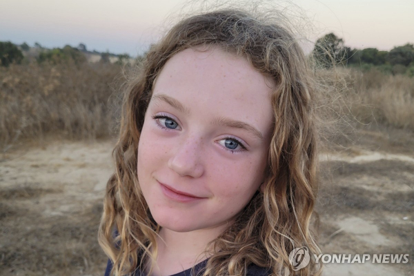 하마스에 포로로 끌려갔던 이스라엘 소녀 8살 에밀리