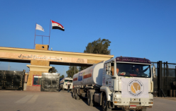 이집트 라파 국경 검문소를 통해 가자지구로 진입하는 구호품 트럭