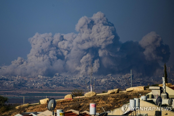 '이스라엘 공격 재개' 가자지구 집어삼키는 연기