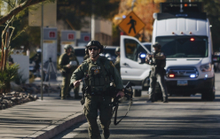 美 라스베이거스 대학 총격 현장 달려가는 무장경찰