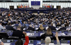 유럽의회에서 표결 중인 의원들