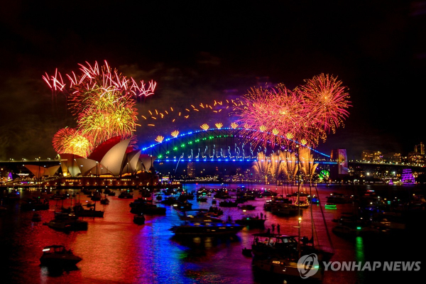 호주 시드니 오페라하우스에서 열린 새해 불꽃놀이