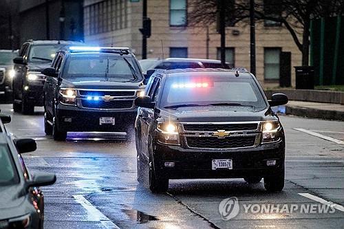 미국 연방 법원에 도착하는 트럼프 전 대통령 차량 행렬