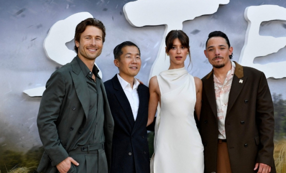 미국 LA에서 영화 '트위스터스' 시사회에 참석한 정이삭 감독(왼쪽에서 두 번째)과 배우들