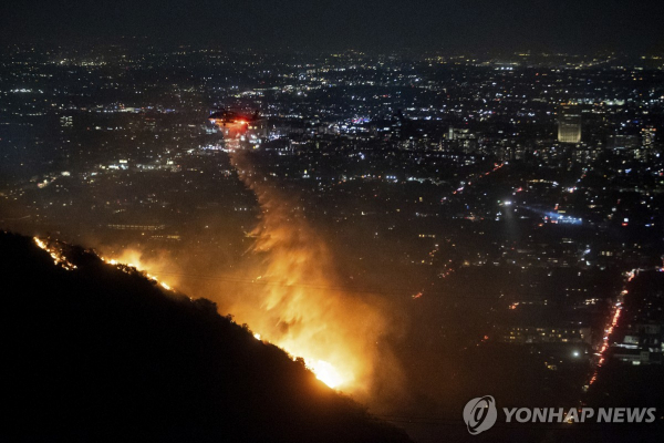 LA 할리우드 힐스에 발생한 산불