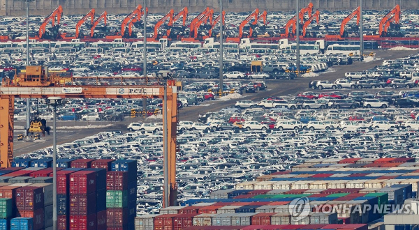 미국의 관세전쟁, 한국 철강·자동차·반도체 적신호