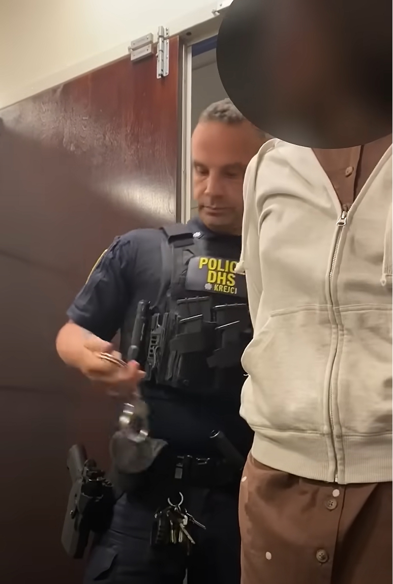 민주당 의원 보좌관 체포