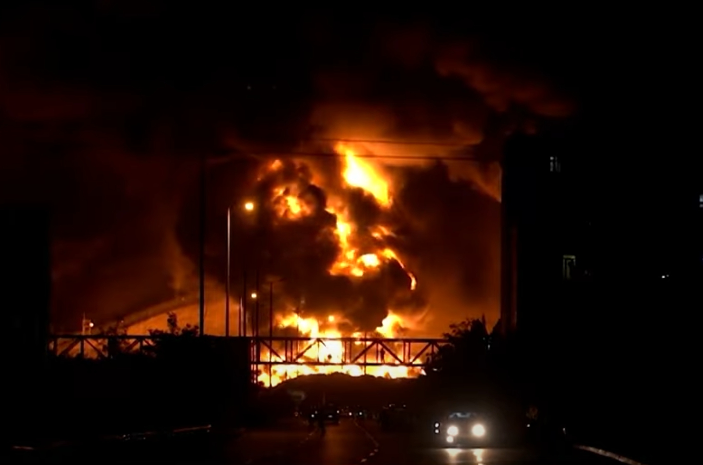 이란 정유시설 파괴