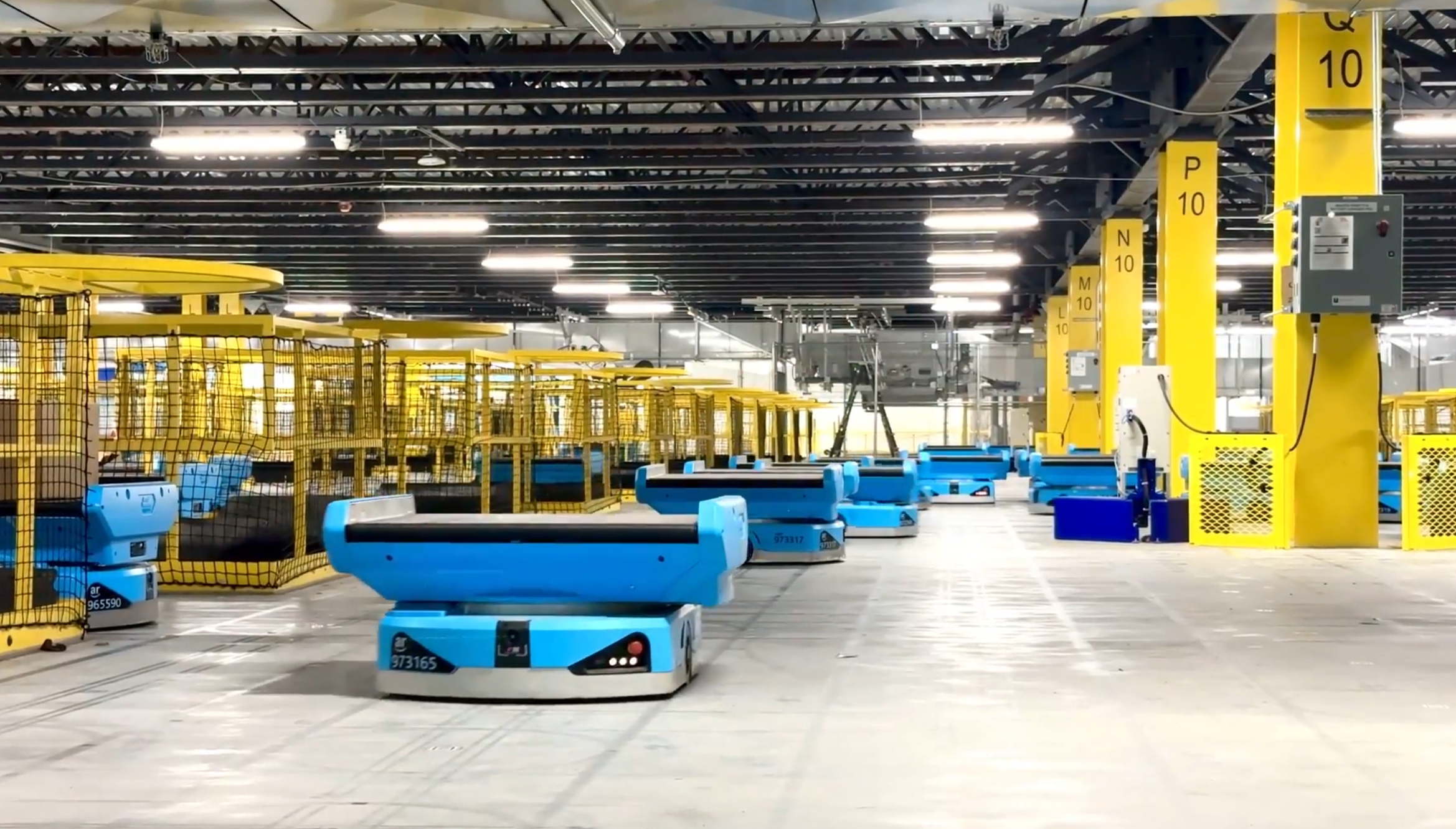 로봇이 움직이는 아마존의 물류시스템