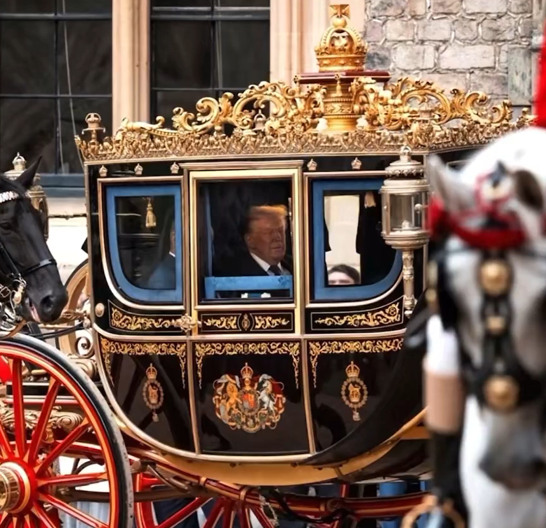 런던에서 환대받은 트럼프