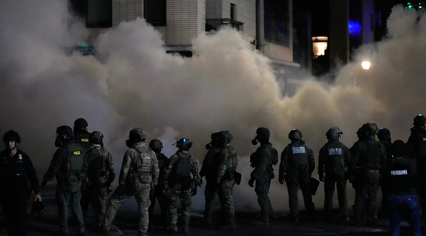 포틀랜드 법 집행 요원들