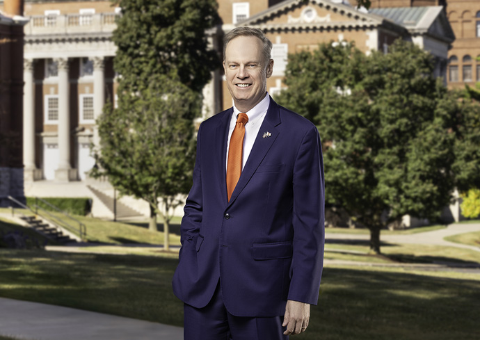 미국 시러큐스대학교(Syracuse University)의 총장 켄트 시버루드(Kent Syverud)