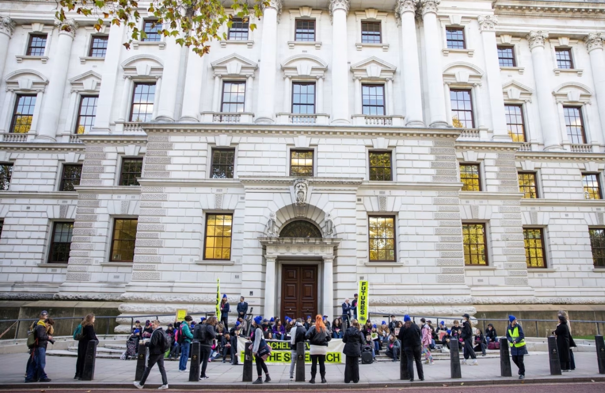 증세안 설명을 요구하는 시위대