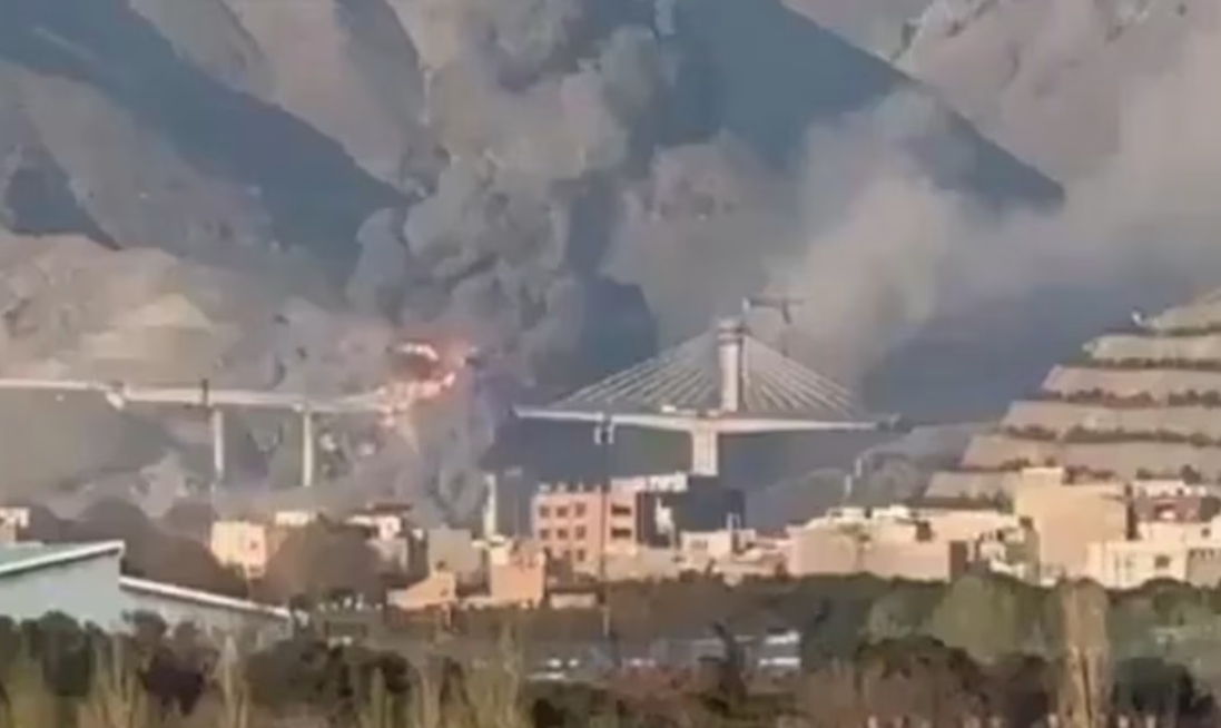 이란 대교 파괴